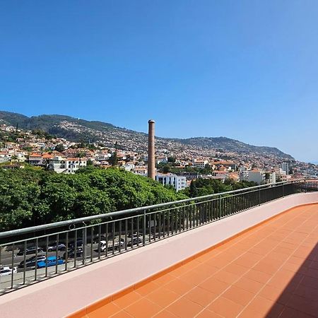 פונשל Garden And Seaview Apartment - Free Parking מראה חיצוני תמונה