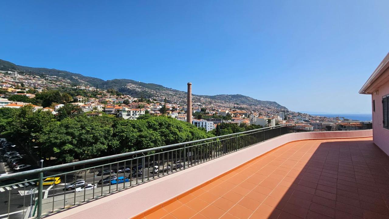פונשל Garden And Seaview Apartment - Free Parking מראה חיצוני תמונה
