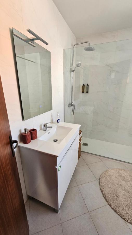 פונשל Garden And Seaview Apartment - Free Parking מראה חיצוני תמונה