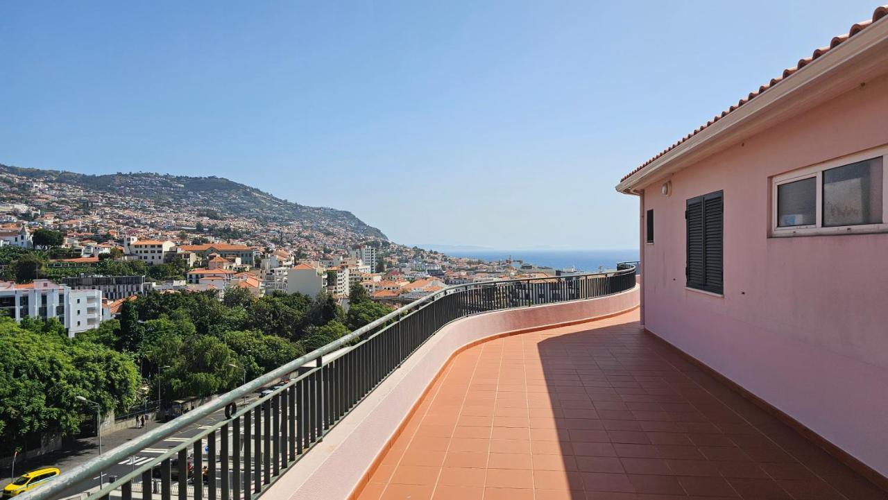 פונשל Garden And Seaview Apartment - Free Parking מראה חיצוני תמונה