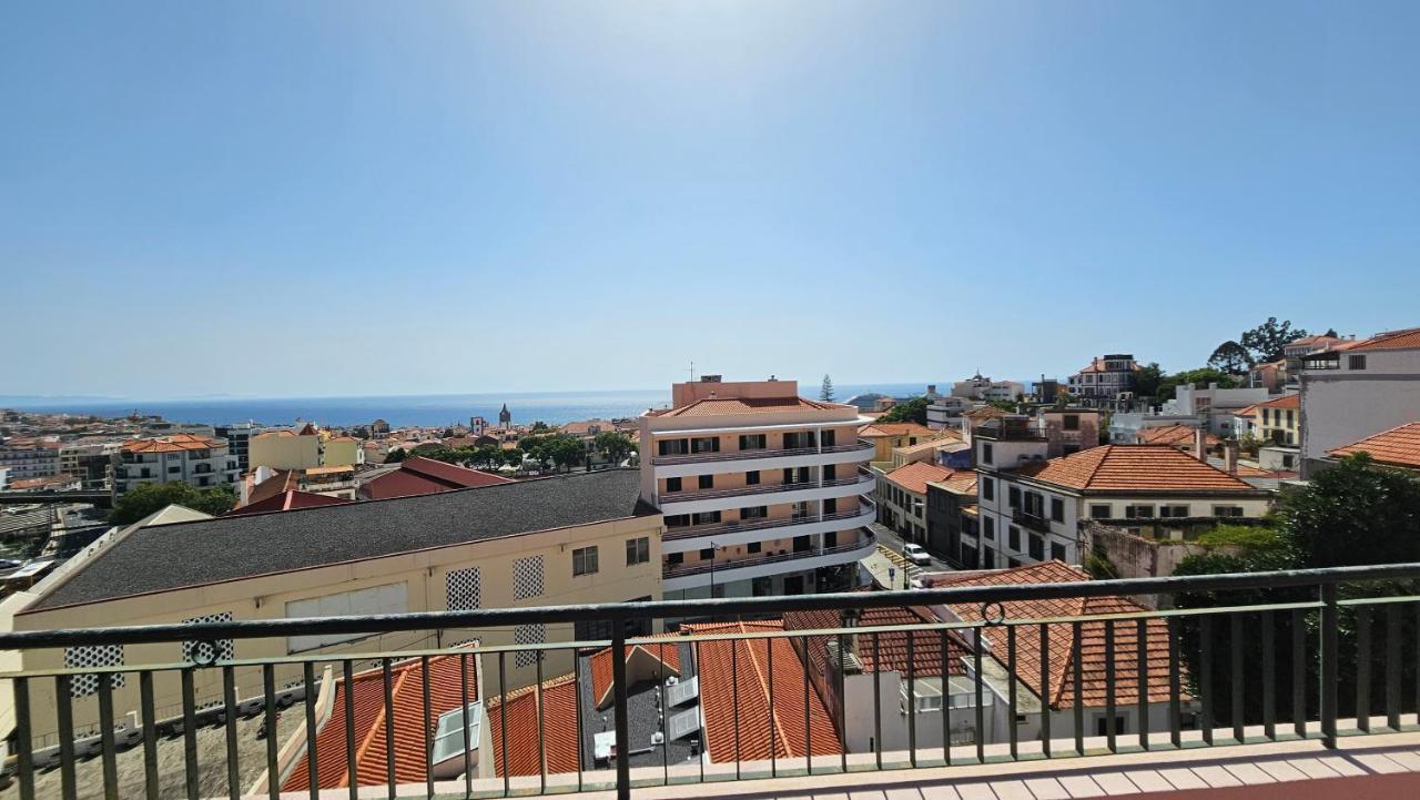 פונשל Garden And Seaview Apartment - Free Parking מראה חיצוני תמונה