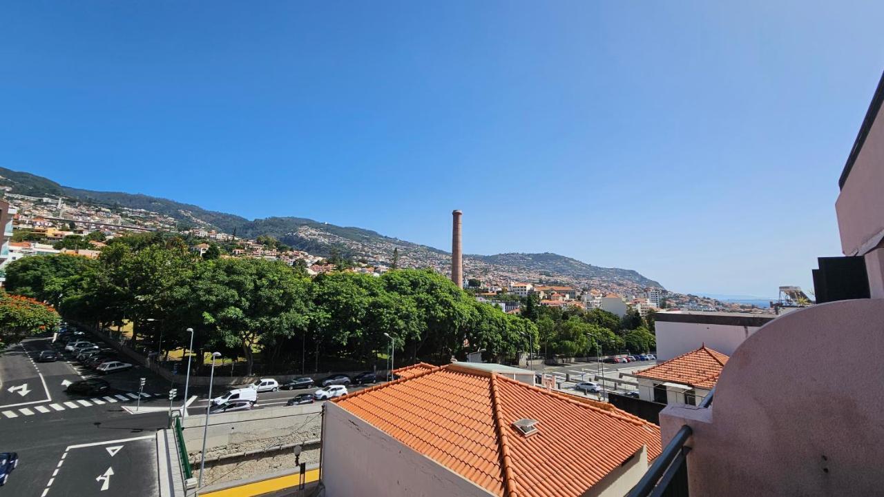 פונשל Garden And Seaview Apartment - Free Parking מראה חיצוני תמונה