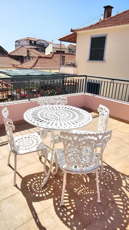 פונשל Garden And Seaview Apartment - Free Parking מראה חיצוני תמונה
