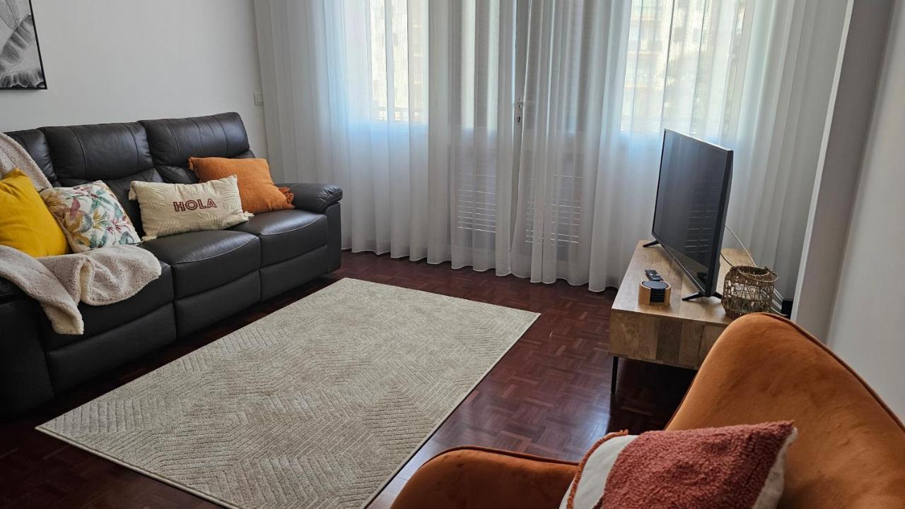 פונשל Garden And Seaview Apartment - Free Parking מראה חיצוני תמונה