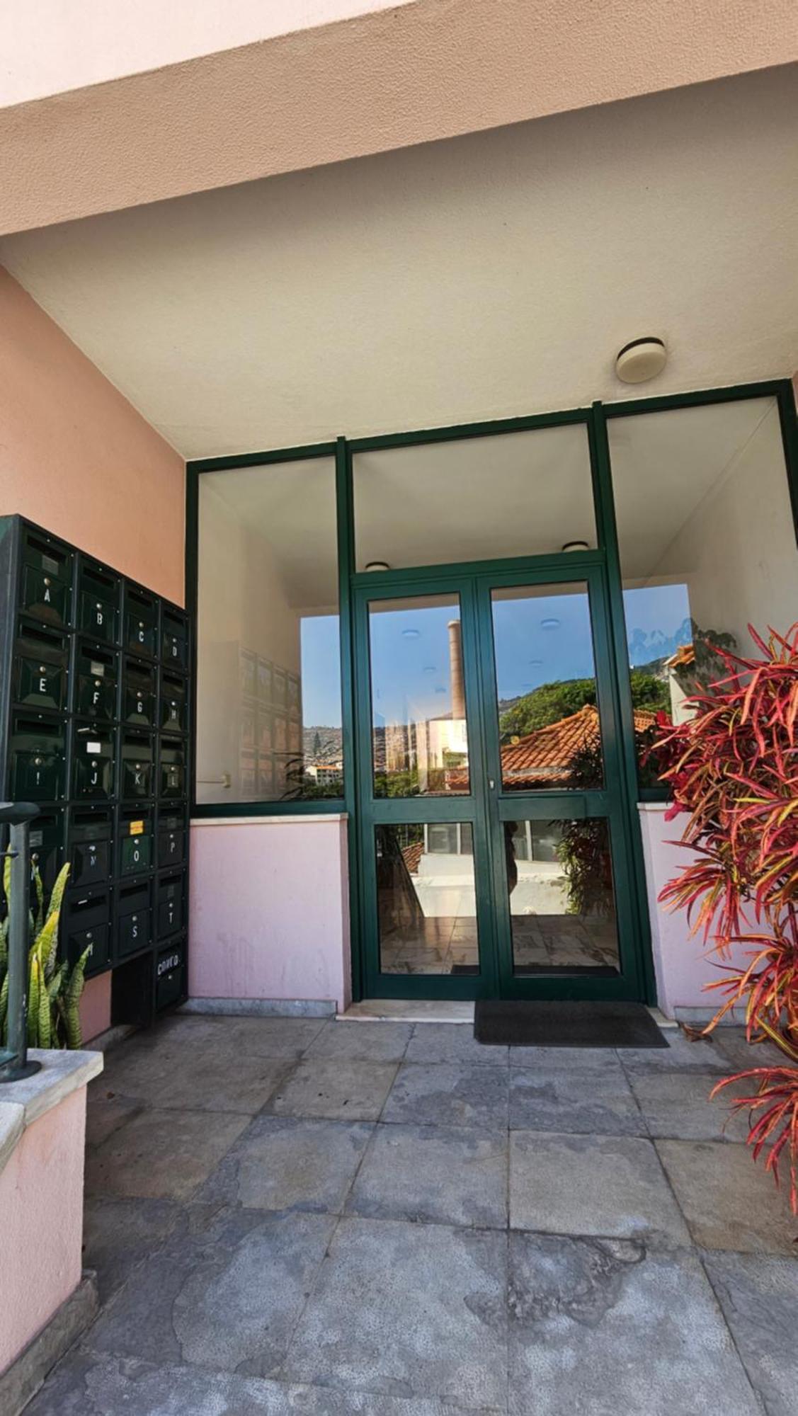 פונשל Garden And Seaview Apartment - Free Parking מראה חיצוני תמונה